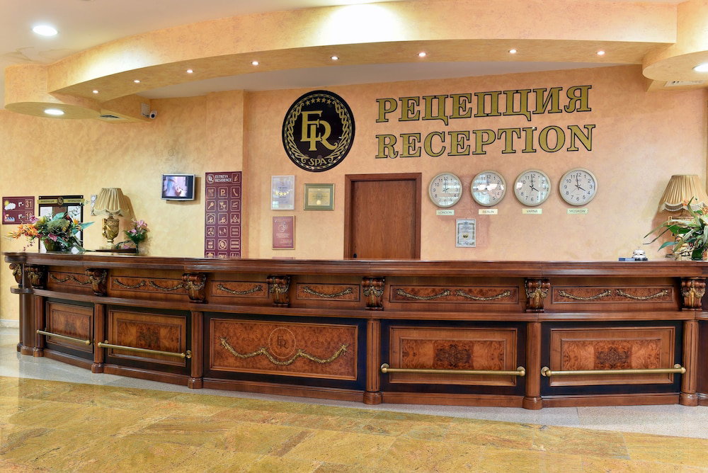 Estreya Palace & Residence