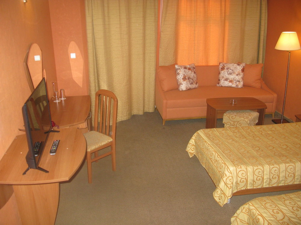 Estreya Palace & Residence
