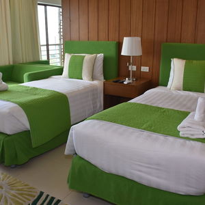 Hotel Timberland Highlands Resort cazare Manila