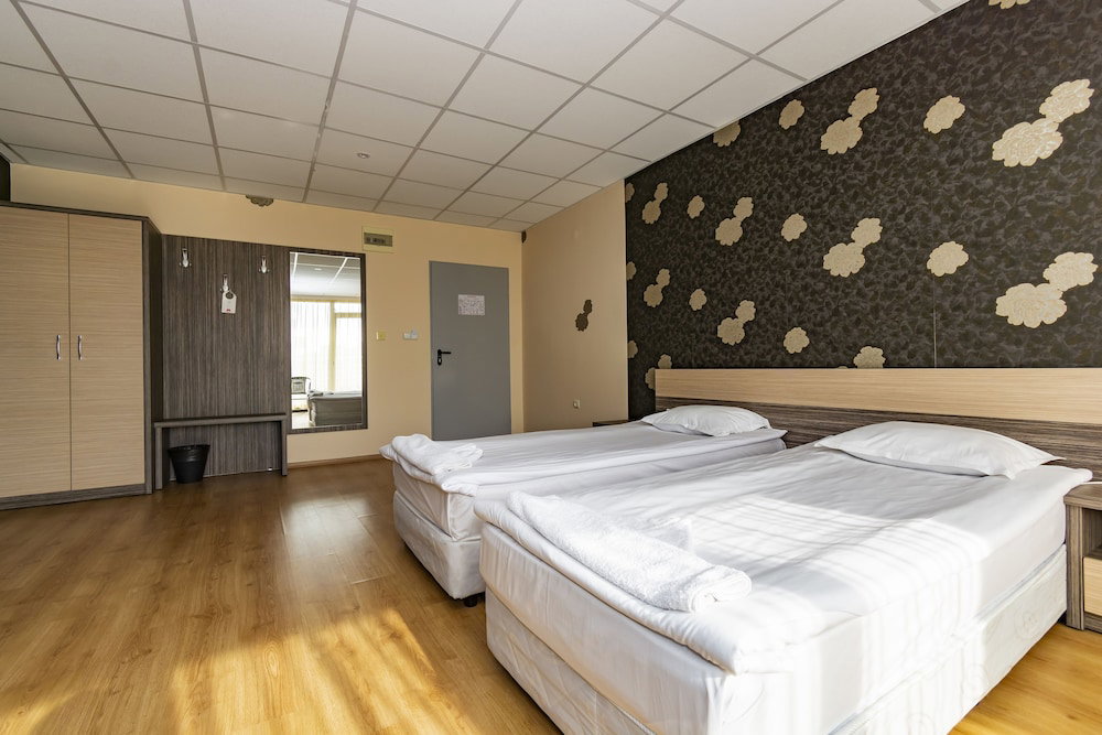 City Hotel