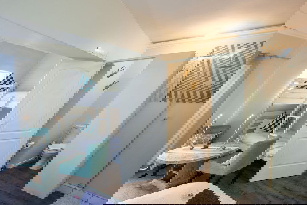 Hotel Bedrock Guest Studios