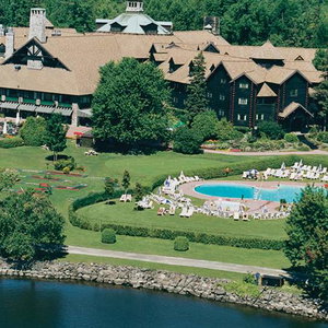 Hotel Fairmont Le Château Montebello cazare Montebello