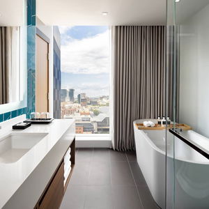 Hotel Humaniti Hotel Montreal Autograph Collection cazare Montreal