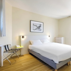 Hotel B&B Hotel Antibes Juan Les Pins cazare Antibes