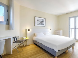 Hotel B&B Hotel Antibes Juan Les Pins cazare Antibes