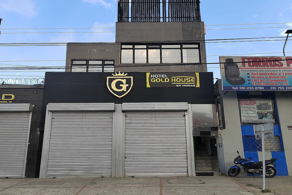 Ayenda Gold House
