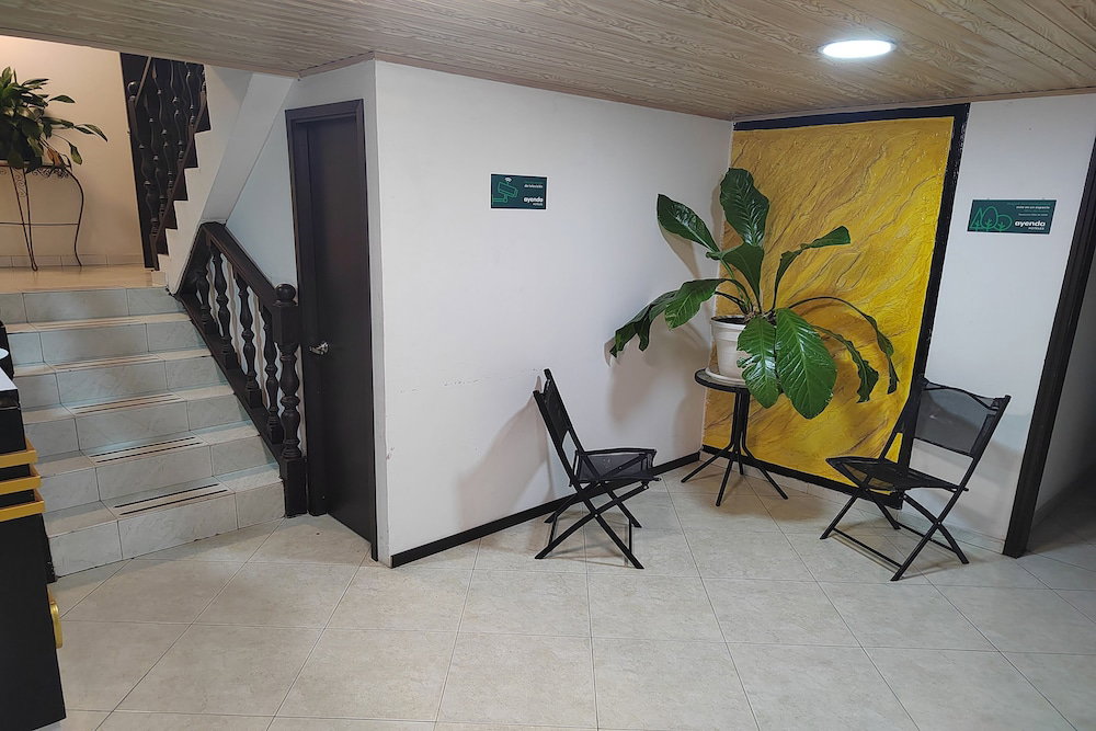 Ayenda Gold House