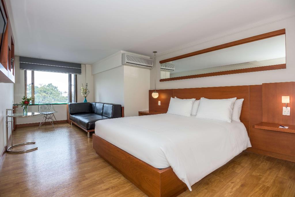 Hotel Nh Boheme Royal