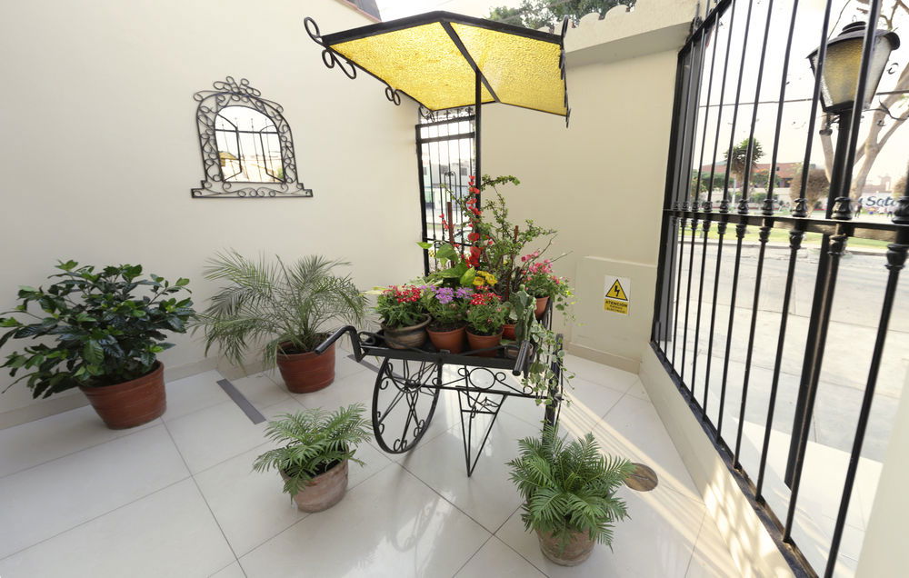 Hotel Manhattan Inn Airport Hotel