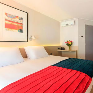 Hotel Novapark cazare Santiago