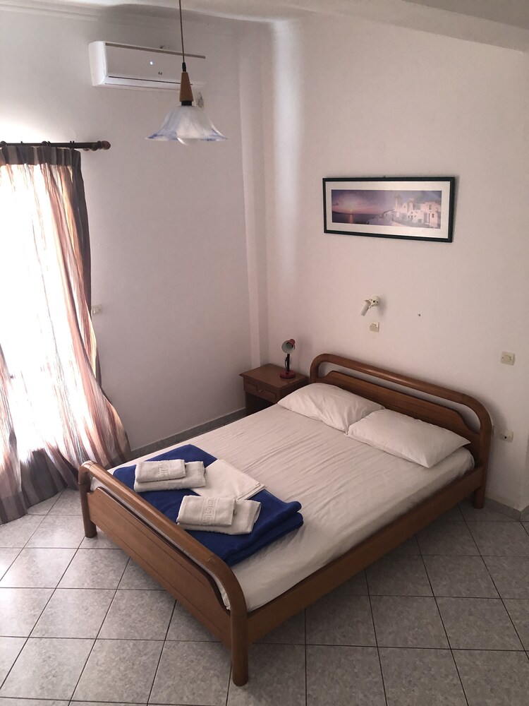 Tarelis Apartments & Studios