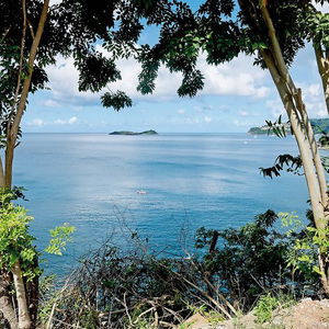 Hotel Les Galets Rouges Lodges & Spa cazare Bouillante