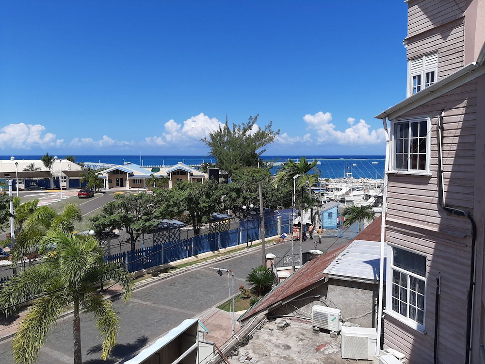Fishermans Point Apartments