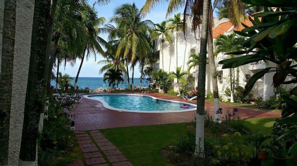 Hotel Ocho Rios Beach Resort At Chrisann