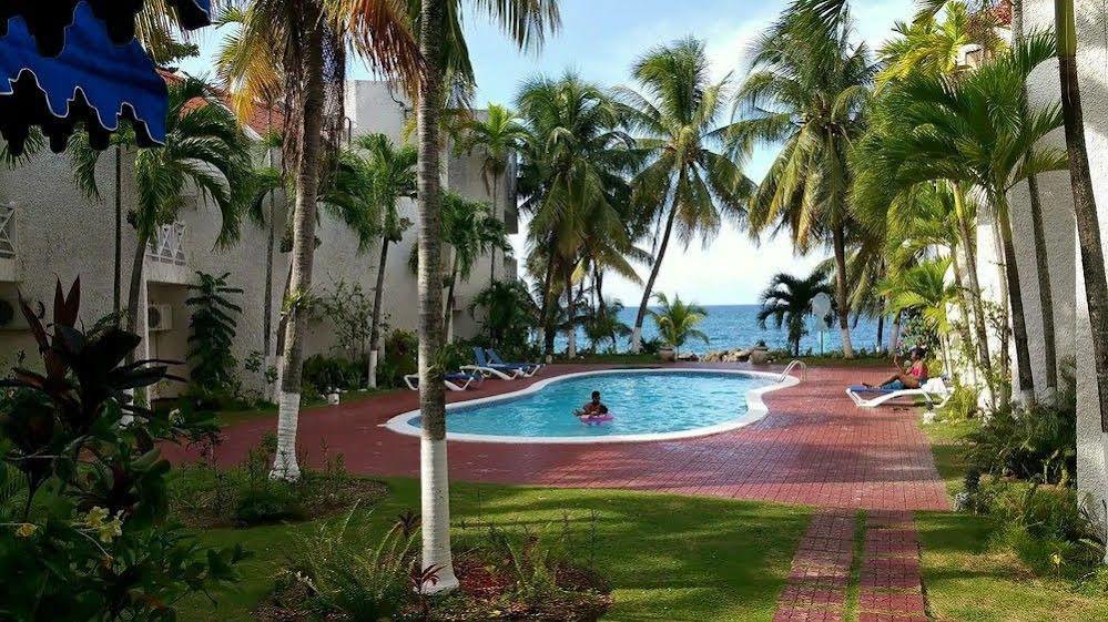 Ocho Rios Beach Resort At Chrisann