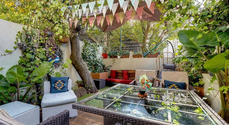 Garden In Town Hostel