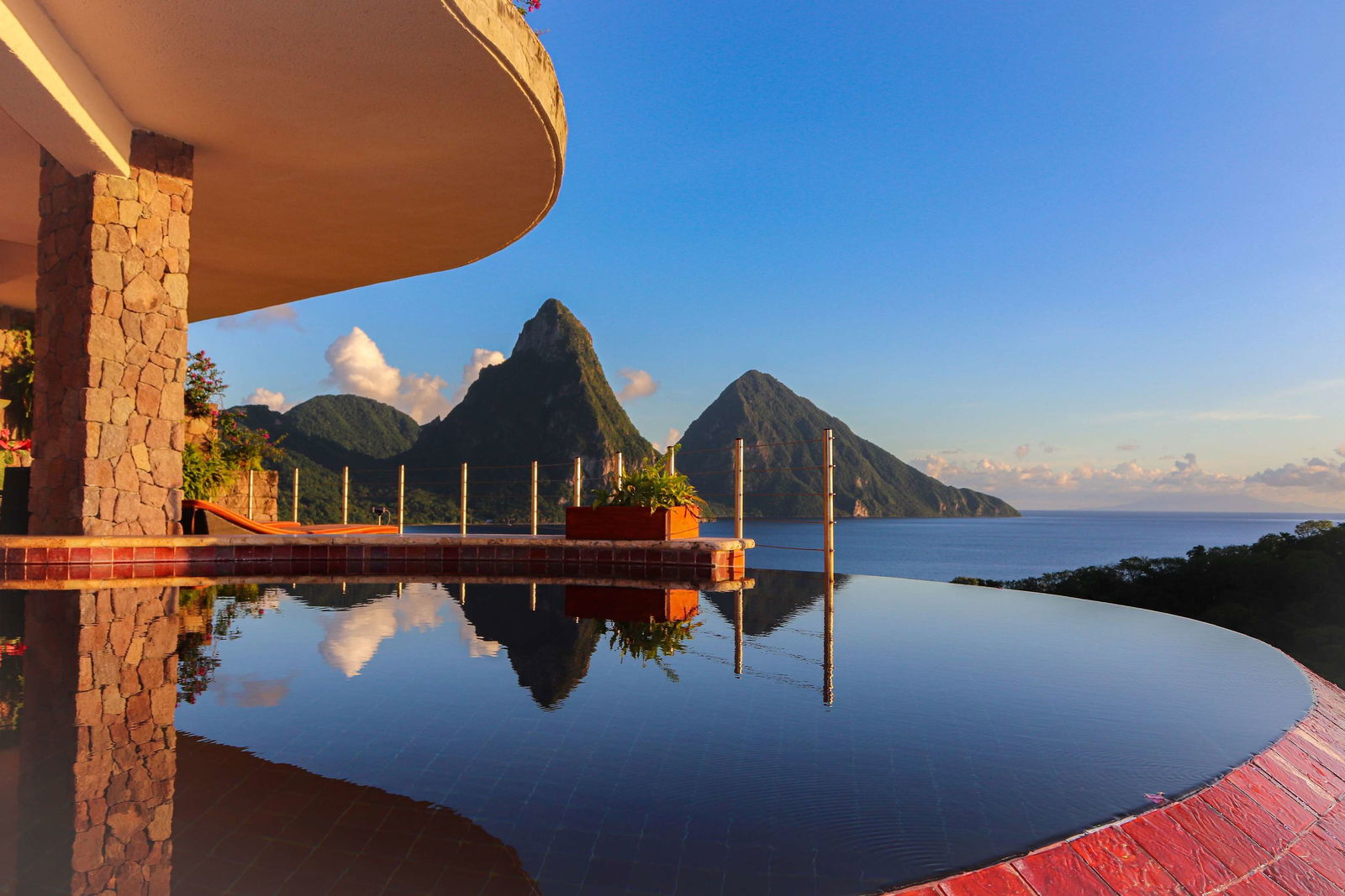 Hotel Jade Mountain