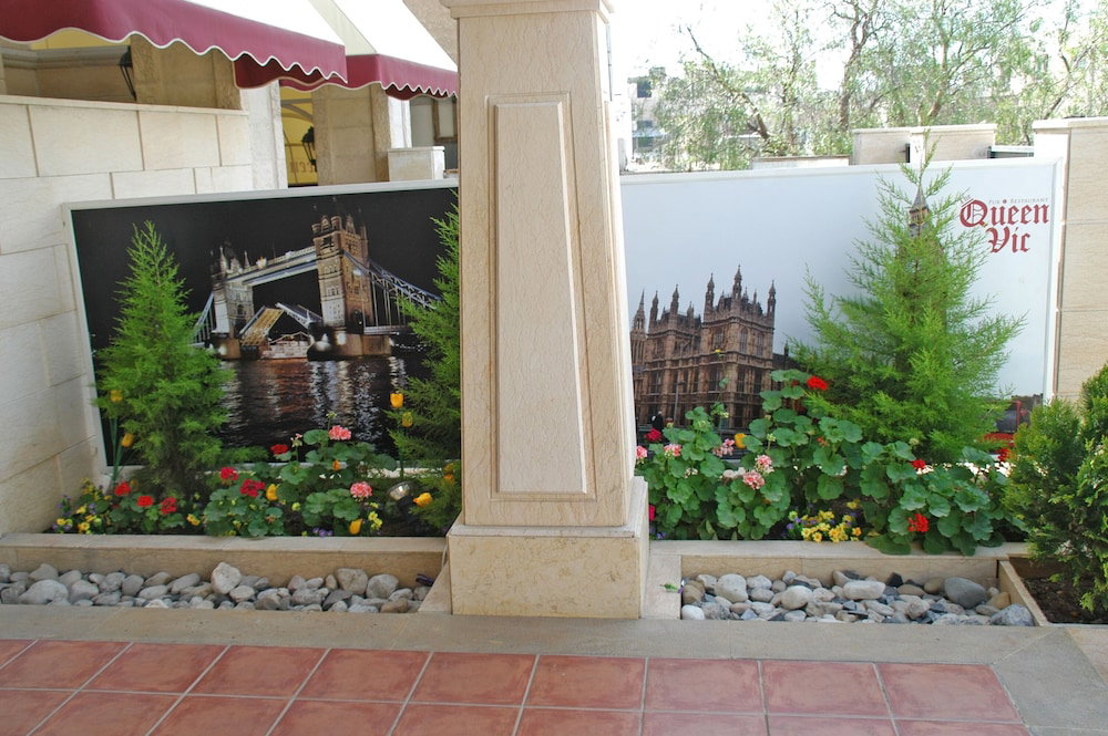 Comfort Hotel Suites