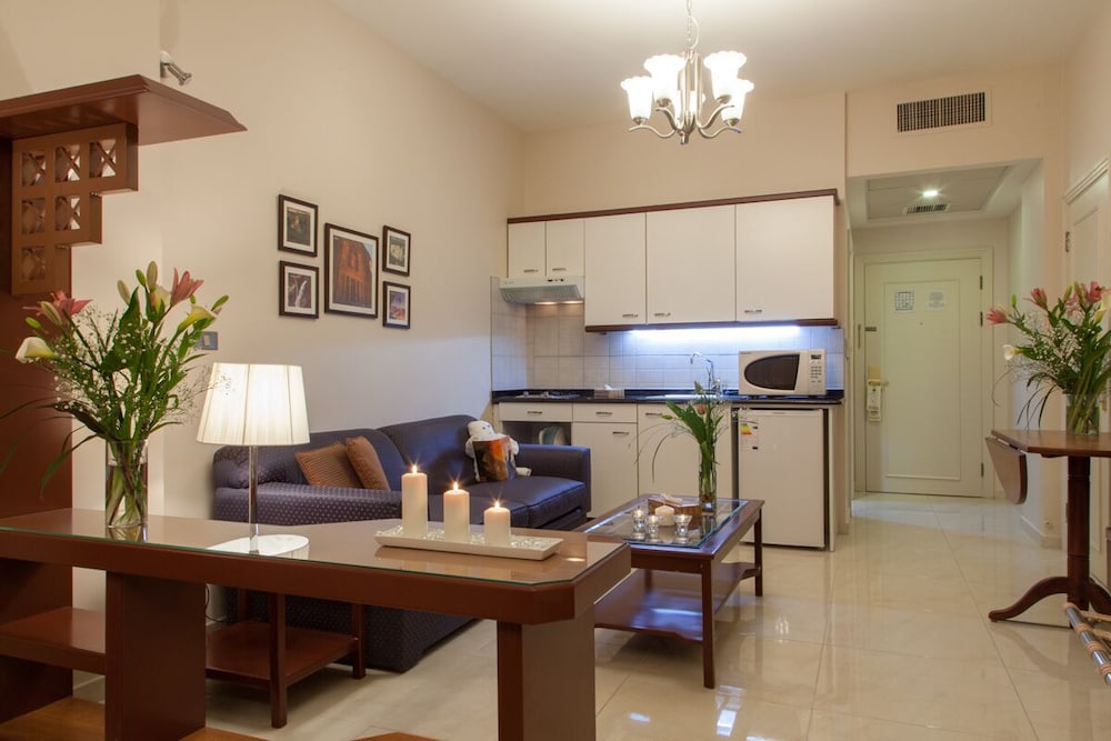 Comfort Hotel Suites