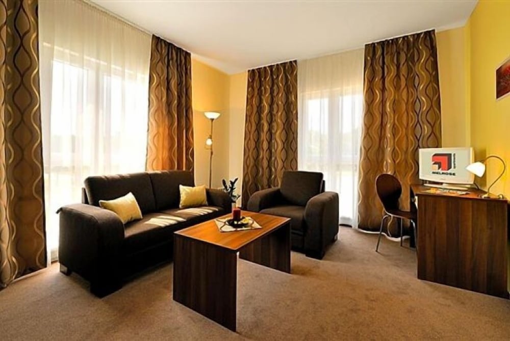 Hotel Melrose Apartments 2