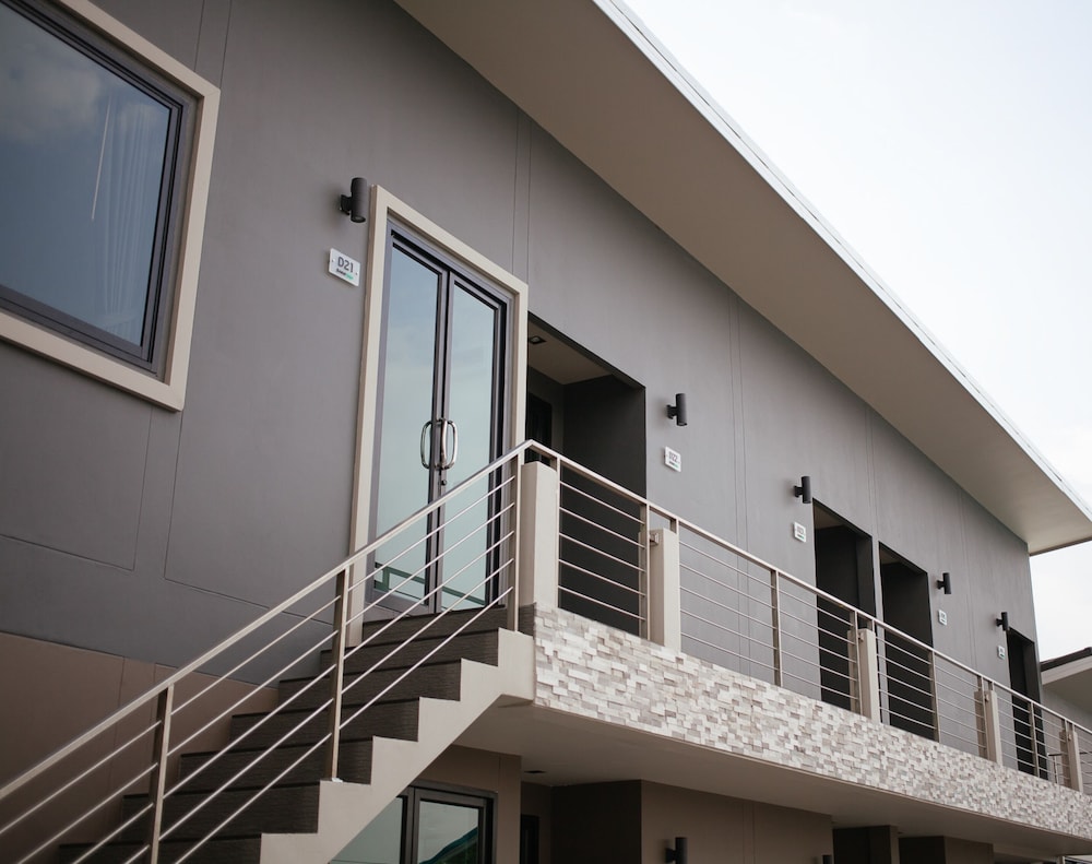 Hotel Baan Tah On The Sea