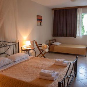 Hotel Christianna Studios cazare Nikiana