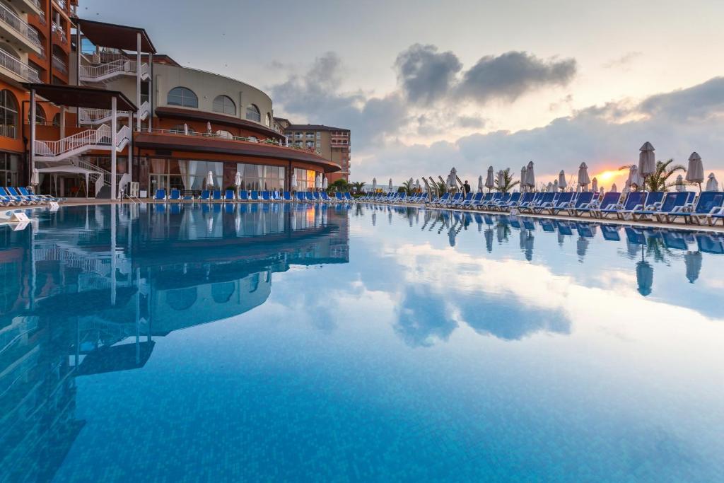 Sol Luna Bay Resort Apartment Building