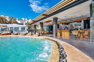 Hotel San Marino Suites By Calm Collection cazare Fira