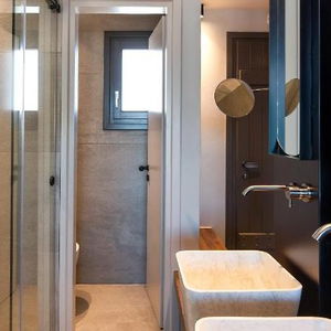 Hotel Uma Ray Suites cazare Fira