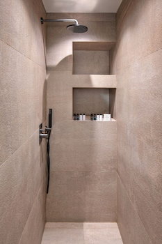 Uma Ray Suites