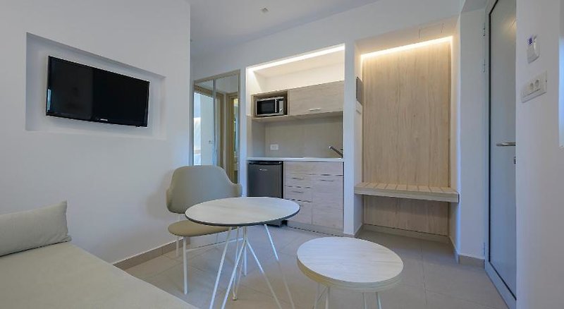 Mythos Hotel & Apartments
