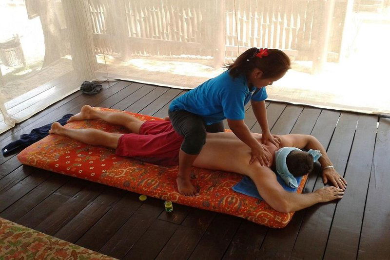 Hotel Lanta Castaway Beach Resort