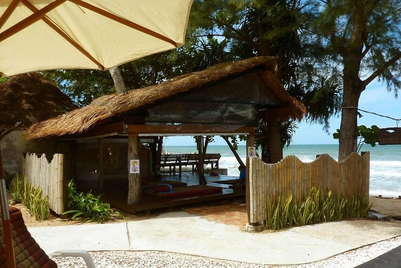 Lanta Castaway Beach Resort
