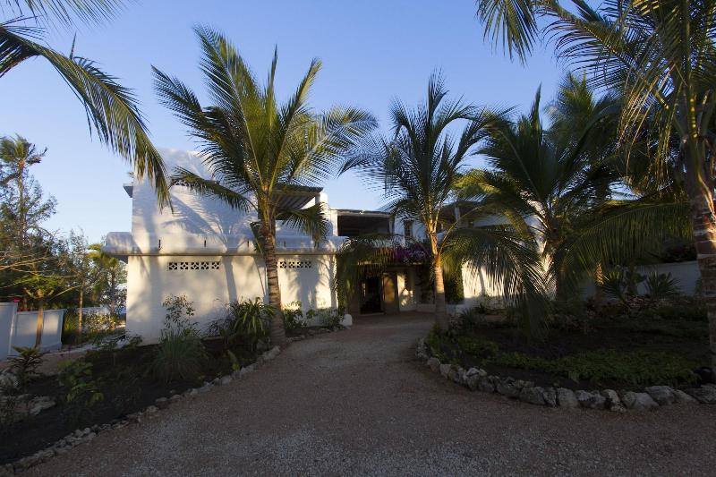 Uzuri Villa