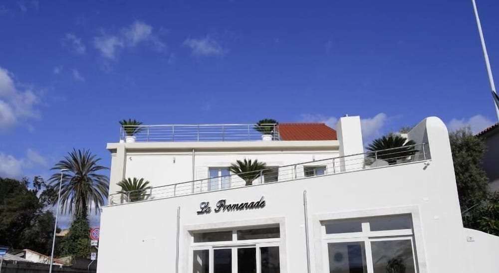 Hotel La Promenade Rooms And Suites