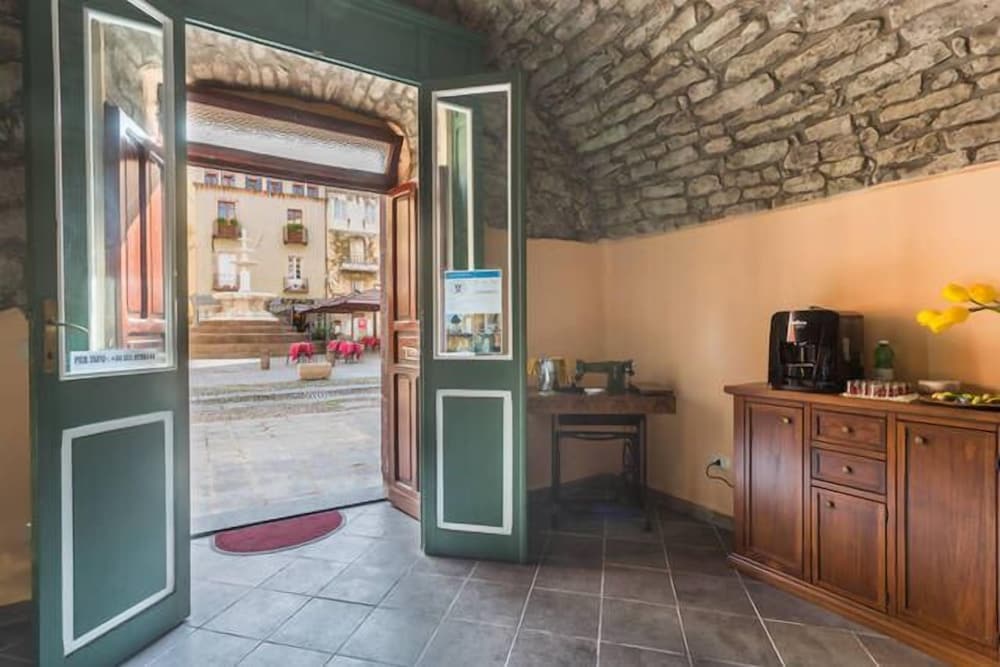 Hotel Madalen Guest House