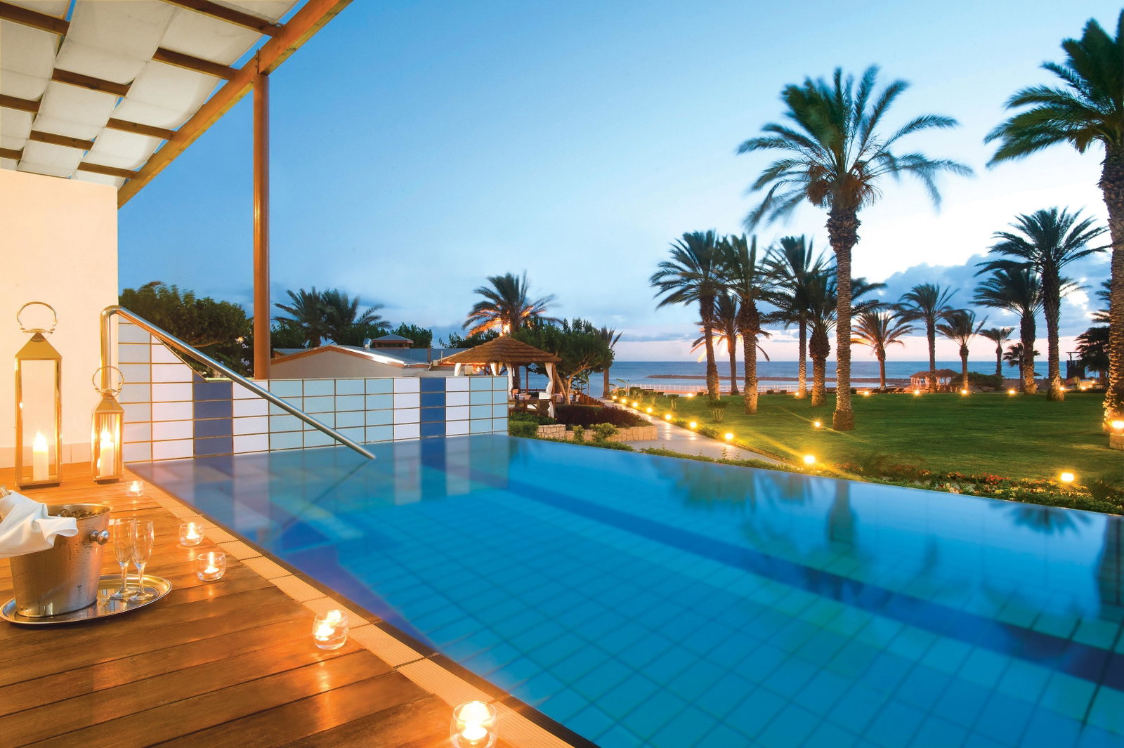 dal travel Constantinou Bros Asimina Suites Hotel