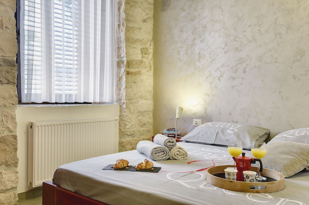 Mimoza Old Town Pula Apartments