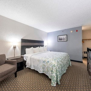 Hotel Hometown Inn By Red Roof East Syracuse cazare East Syracuse