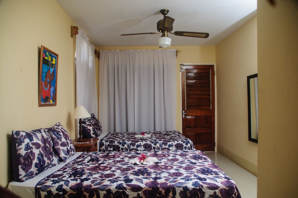 Hotel Firefly Beach Cottages