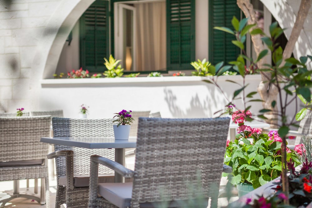Balatura The Fine Bed & Breakfast