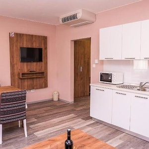 Hotel Vila Angy cazare Korenica