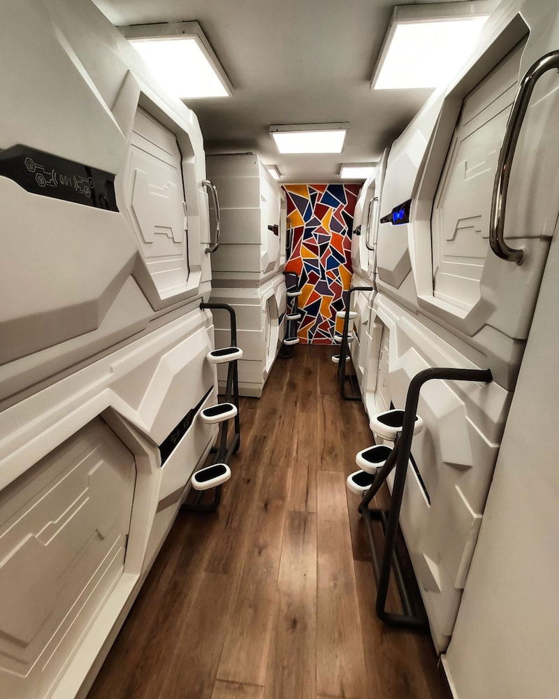 Hotel Capsule & Dormitory Space-X