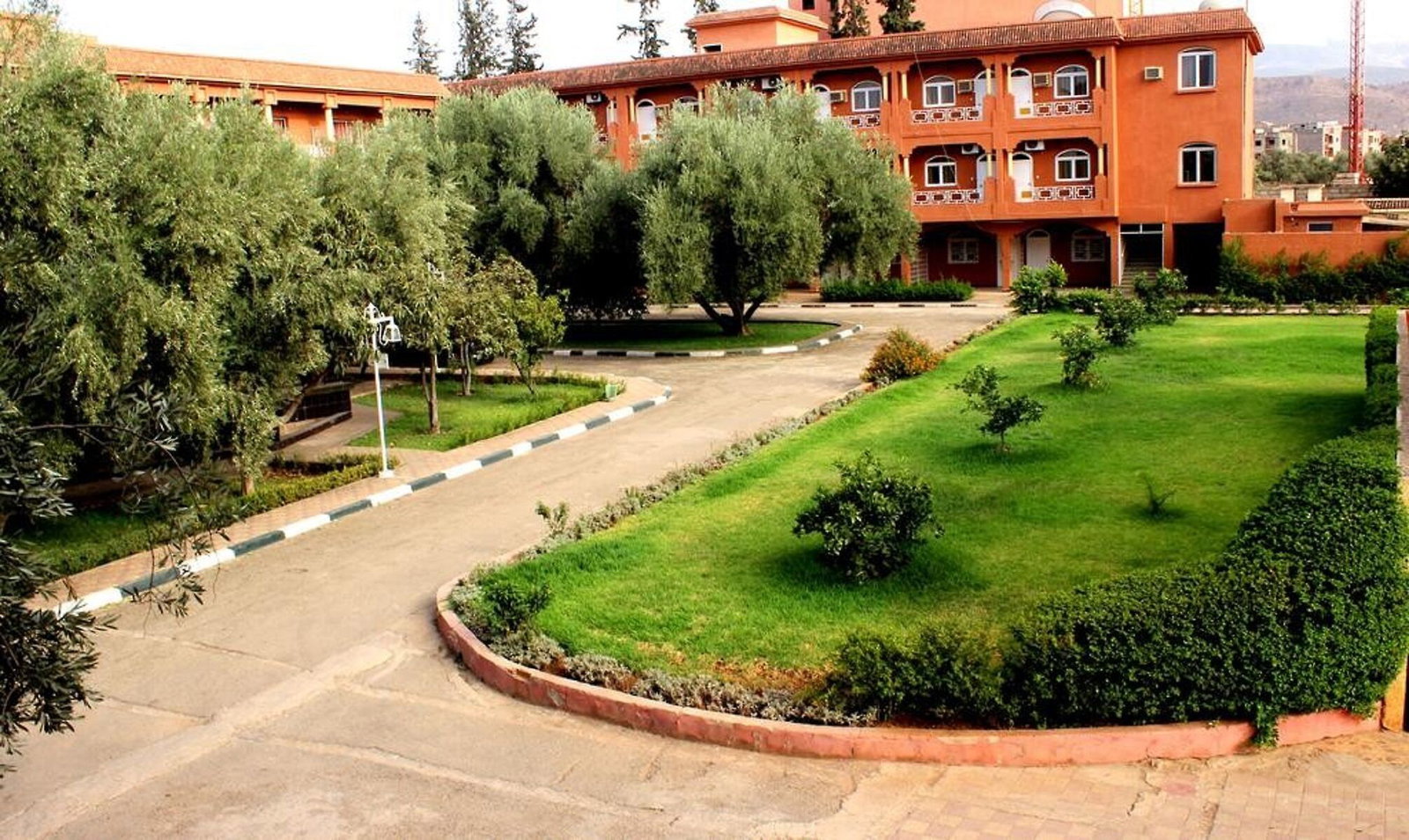 Hotel Al Bassatine