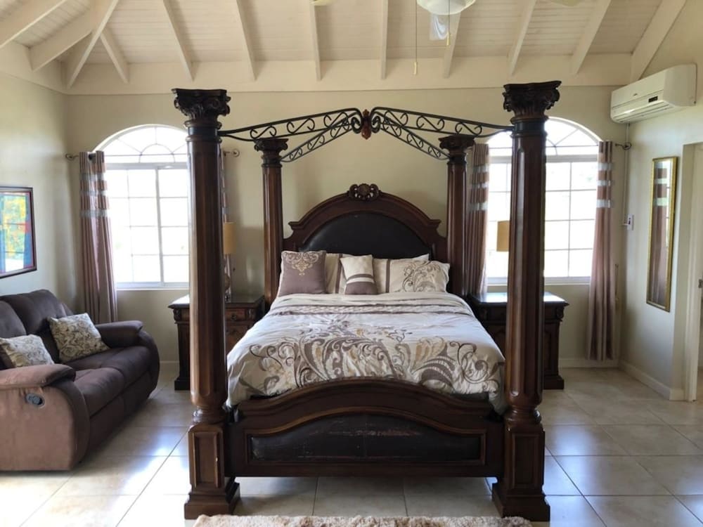 Retreat Guesthouse Luxury Suites