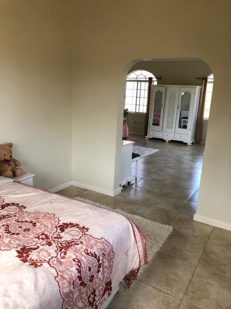 Retreat Guesthouse Luxury Suites