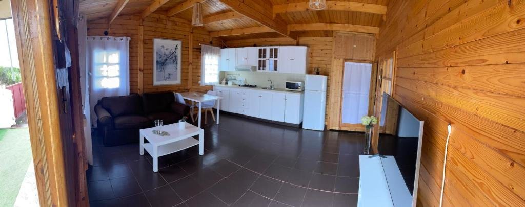 dal travel Agradable Mini Casa De Madera Con Jardín Amplio