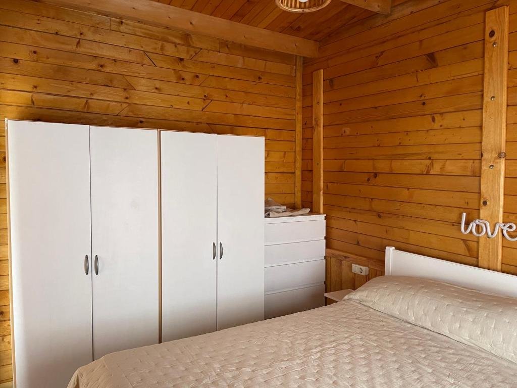 dal travel Agradable Mini Casa De Madera Con Jardín Amplio