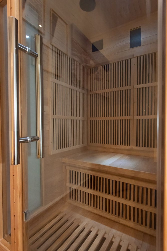 Blue Ark Lavish Sauna Suite