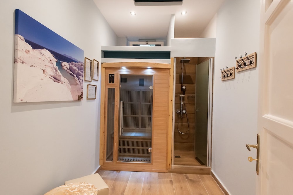 Blue Ark Lavish Sauna Suite